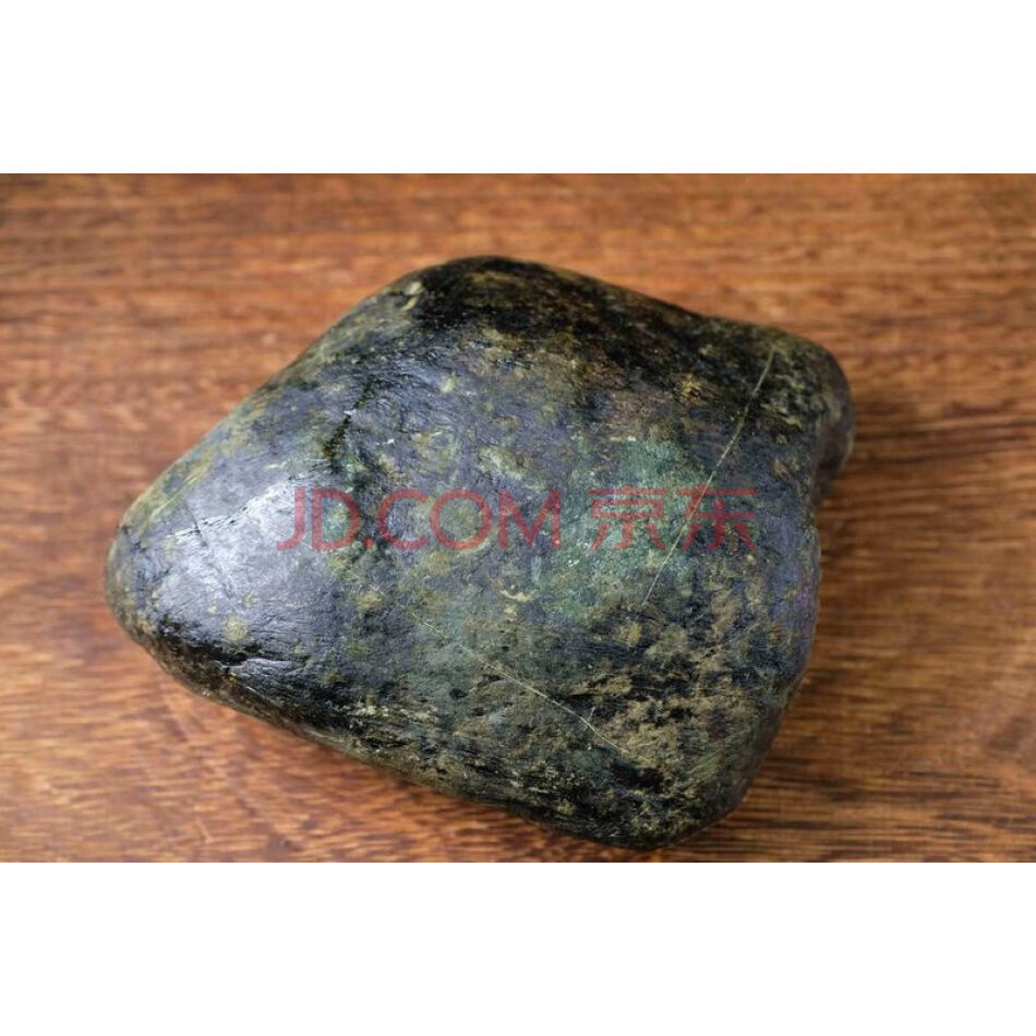 D311 翡翠原石一块 重约：2465g