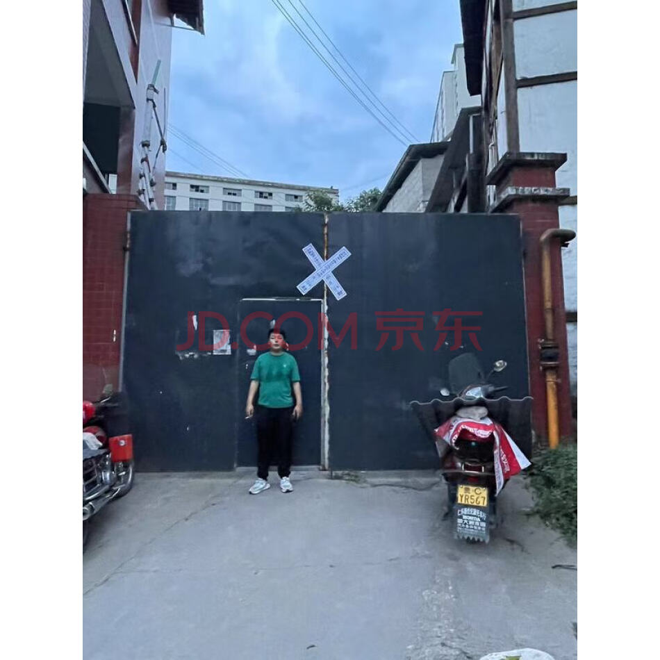 贵州省仁怀市茅台镇上坪村房产（共计10处房产）和地上建筑物及房产内扣押物品（厂区房产内机械设备等动产）