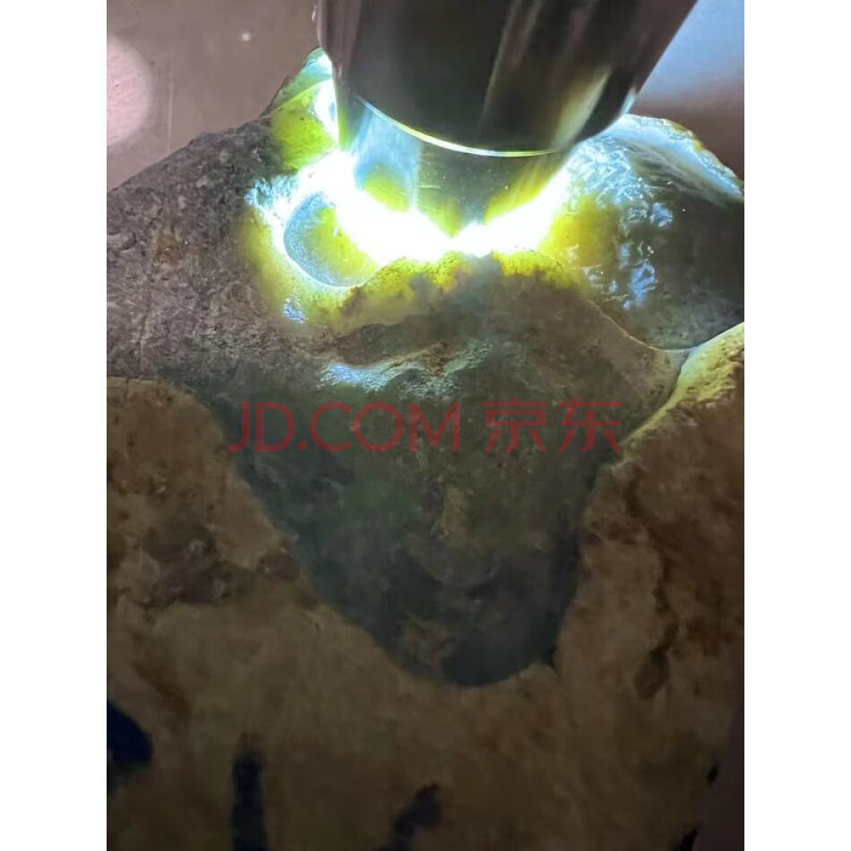 20号翡翠原石，重量；889g，