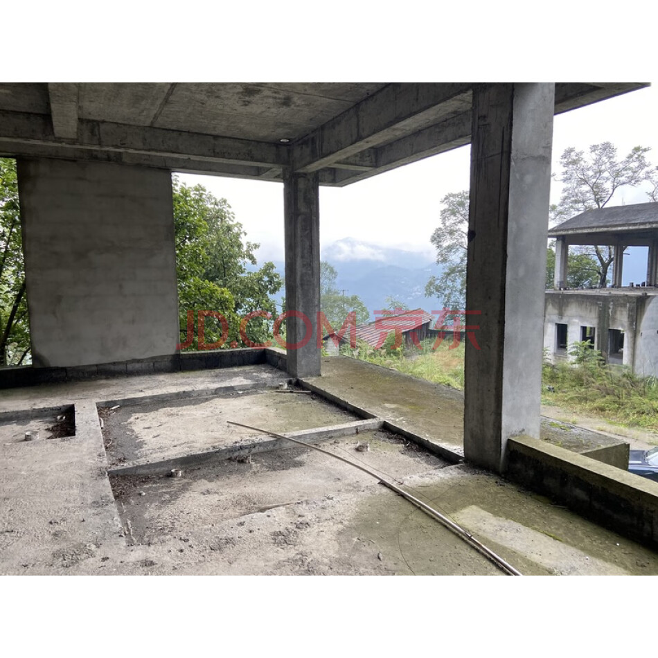 保康县城关镇官山路18号的4918.60平方米土地使用权和地上建筑物