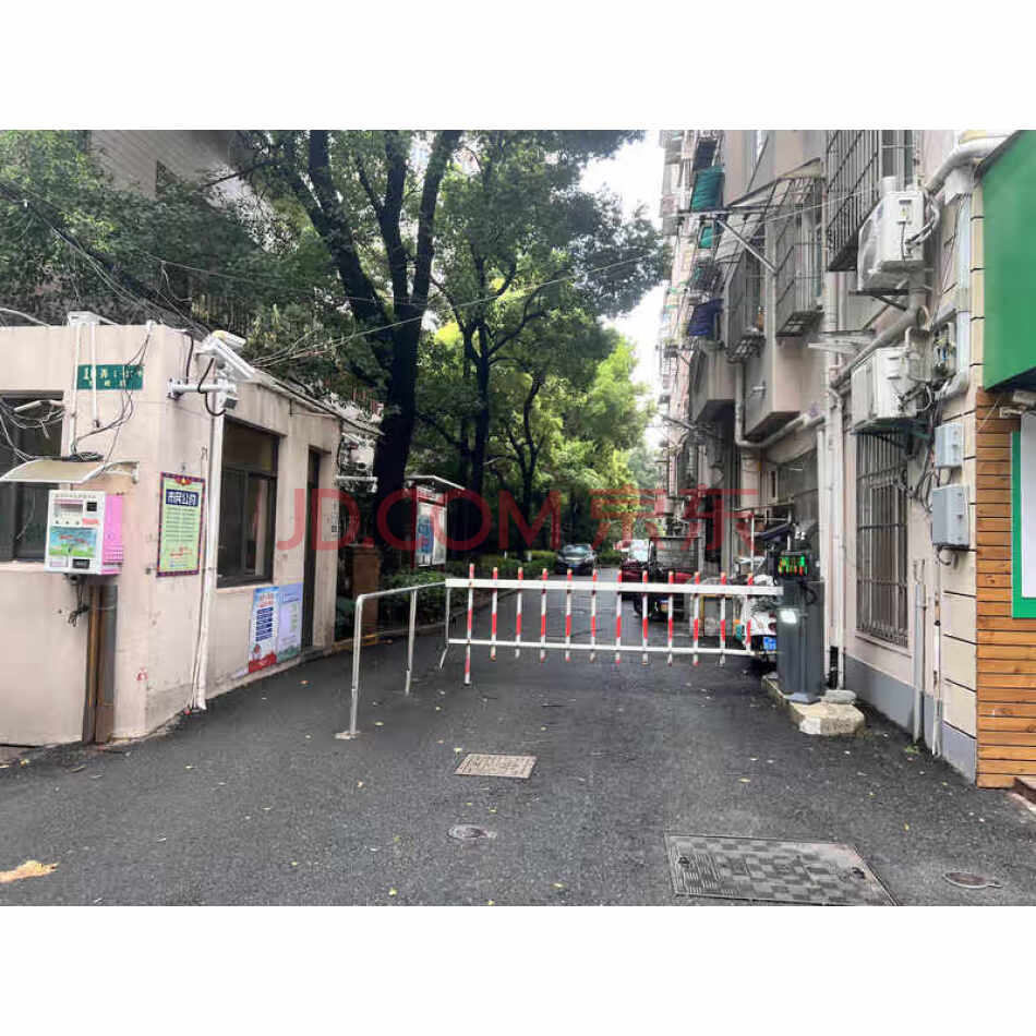 上海市杨浦区铁岭路10弄3号302室