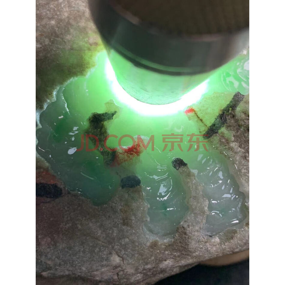 标4：罚没缅甸天然翡翠原石一件，后江场口，重量1.54公斤