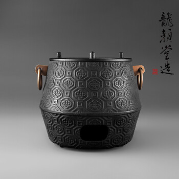 
                                        龙颜堂 铜耳回形纹风炉日本南部铁器铸铁炉铁壶煮水木炭炉包邮                