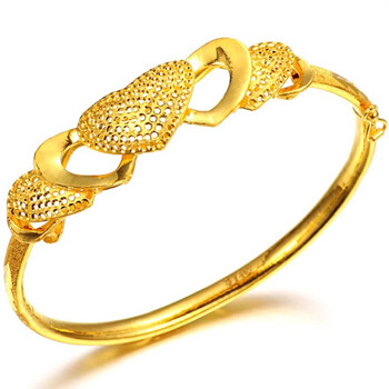 伟德国际8点1氪｜小孩试戴金镯子10秒被要求赔偿1000元中国黄金回应；全红婵捐出全部直播收入；阿里秘密启动“千问”项目