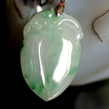 伟德国际翡翠吊坠购买指南：三步筛选法让挑选效率提升80%不踩雷