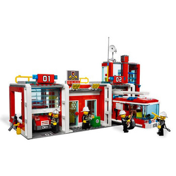 如何用乐高拼出消防车和房屋