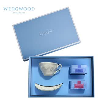 Wedgwood欢愉假日树莓杯碟+随身包茶罐套盒	