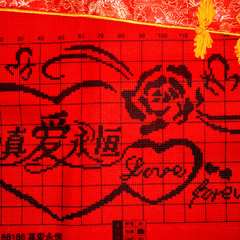
                                        鸿胤皇室蒙娜丽莎十字绣抱枕一对精准印花新款结婚款真爱永恒婚礼新婚喜庆婚庆系列靠垫情侣枕头套 88185-88186一对含2件枕芯 长0.44米*宽0.44米                