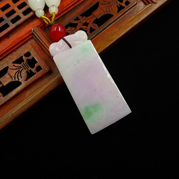 伟德国际春彩翡翠属于啥档次