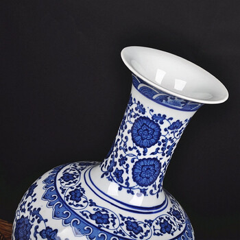 
                                                                                奋行陶瓷景德镇陶瓷器 现代时尚青花瓷花瓶装饰品摆设 工艺品家饰客厅摆件 青花缠枝莲赏瓶                