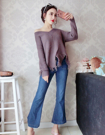 2017冬季新款韩版v领露肩宽松破烂套头毛衣 高腰牛仔喇叭裤两件套 灰