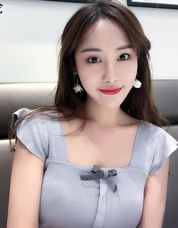 显胸大~原创设计秋冬款灰色蝴蝶结露肩针织吊带背心t恤衬衫上衣女