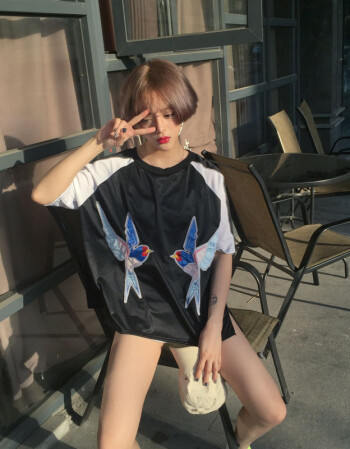 网红同款半截袖女短发搭配女生社会帅气衣服嘻哈2018上衣快手bf夏 黑