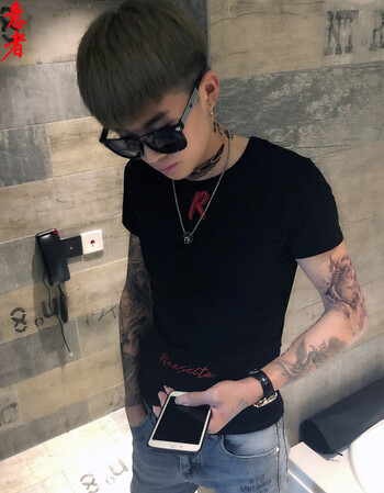 精神小伙短袖t桖夏天男生小码潮流紧身t恤社会人瘦人半袖贴身体恤图片