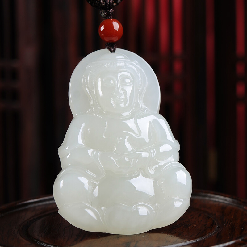 伟德国际翡翠吊坠