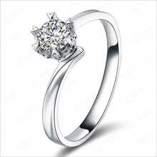 珂兰<em>钻石</em> 18K白金钻戒<em>钻石女戒指</em>六爪扭臂结