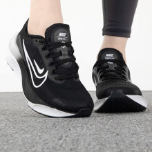 耐克（NIKE）跑步鞋女鞋春季新款ZOOM FLY 5缓震运动鞋轻便休闲鞋DM8974-002 DM8974-001黑色白 38.5