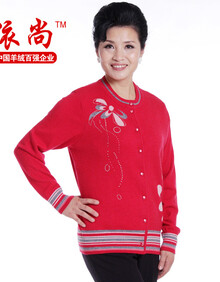依尚女装秋冬装新款斜对花<em>开衫</em>中<em>老年人羊绒</em>衫