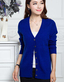 <em>绒</em>特丝纳 秋季女式纯色扭花v领长袖<em>开衫</em> 针织衫