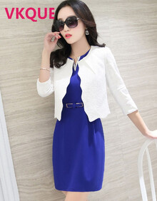 无袖连衣裙搭配外套