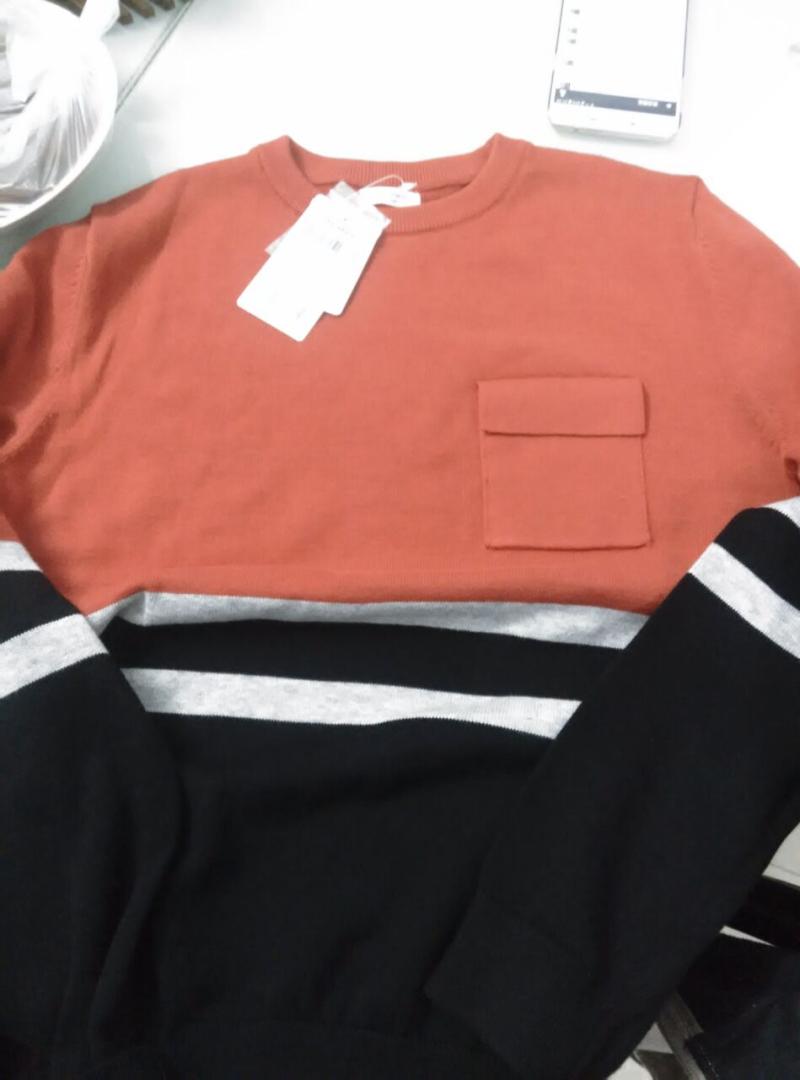 一直信赖的品牌,以前都实体店买的多,现在也能买到,还买4送一,如果是单买就偏贵些了。质量不错,舒服又软的料子,就是比想象中的薄些,颜色正,尺码合适,下次还继续在买。赞一个快递哥!!