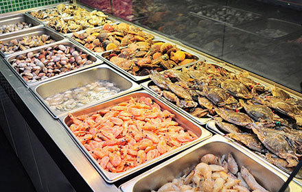 单人自助餐 海鲜,烤肉,火锅自助 酒水,饮料免费畅饮 肉类,海鲜品种