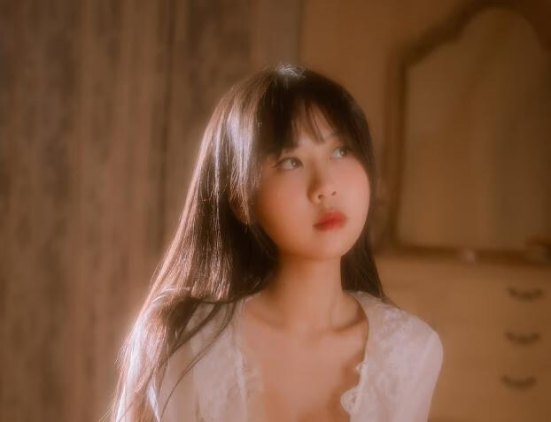 萌芽儿o0《金色套装》作品赏析：白色诱惑，金色璀璨，如梦似幻！插图