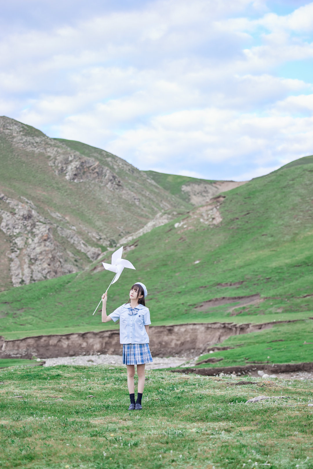 高山草原里的Kitaro_绮太郎 JK写真实拍