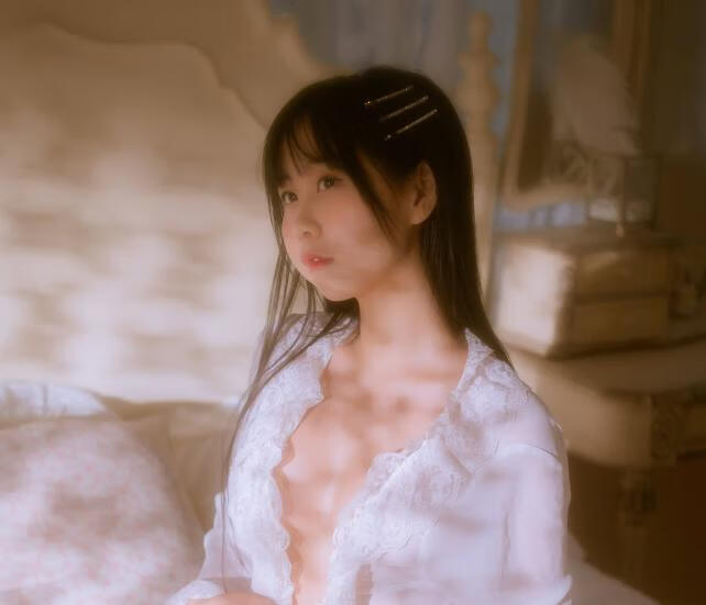 萌芽儿o0《金色套装》作品赏析：白色诱惑，金色璀璨，如梦似幻！插图1