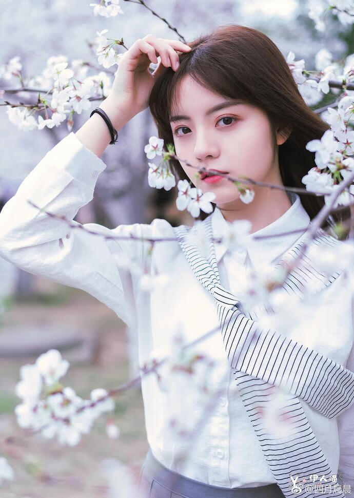 抖音汉服博主四月晨晨 (3).jpg
