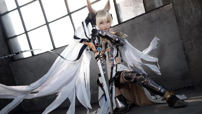 「COSPALY」明日方舟耀骑士玛嘉烈·临光-10P@啊板的猫