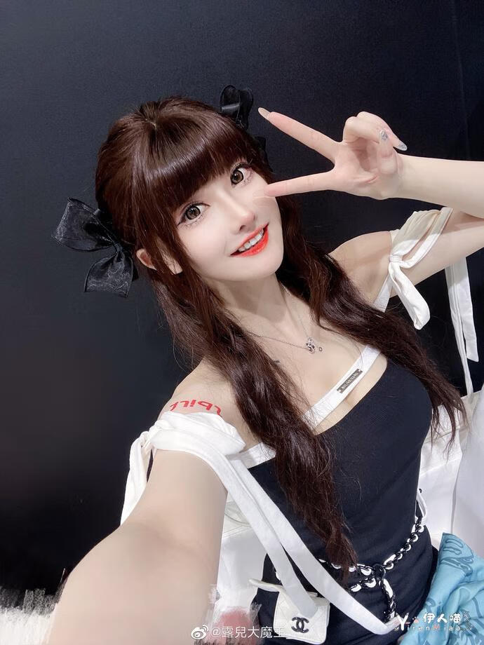 露兒大魔王cosplay作品车模 (14).jpg