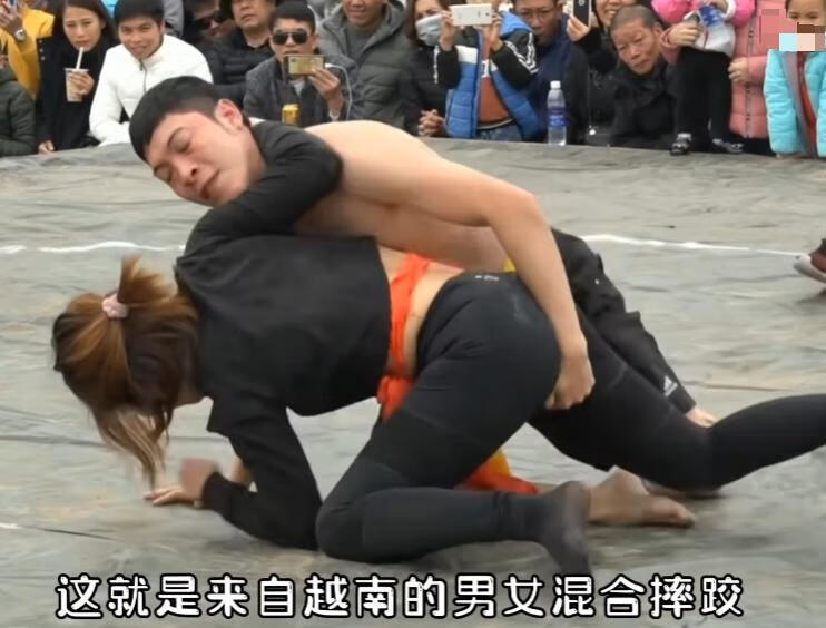 颠覆想象！直击越南乡村摔跤赛，女选手为何总能“压制”男对手？