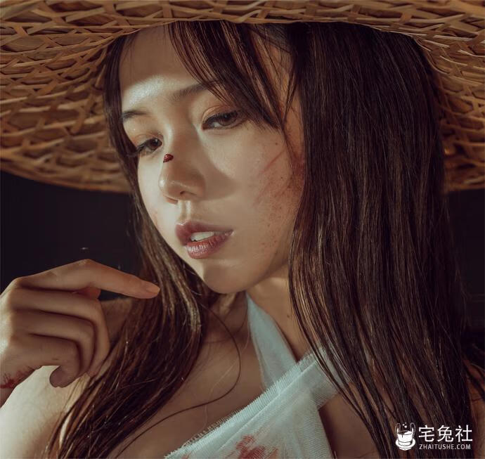 七月喵子全套cos图片合集 她双手下压挡腿的图片在哪看