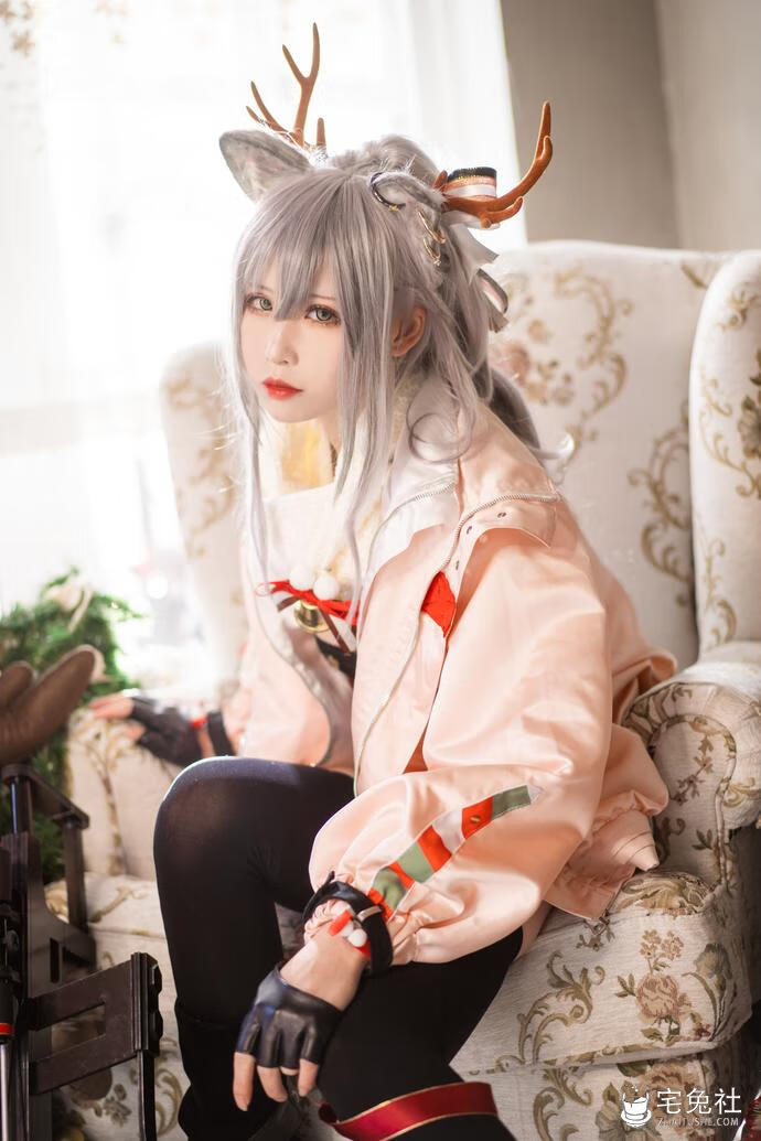 NO.032-明日方舟-厚礼-黑cos.jpg 爱老师_PhD全套cos图片合集 饱受争议的红尘女子