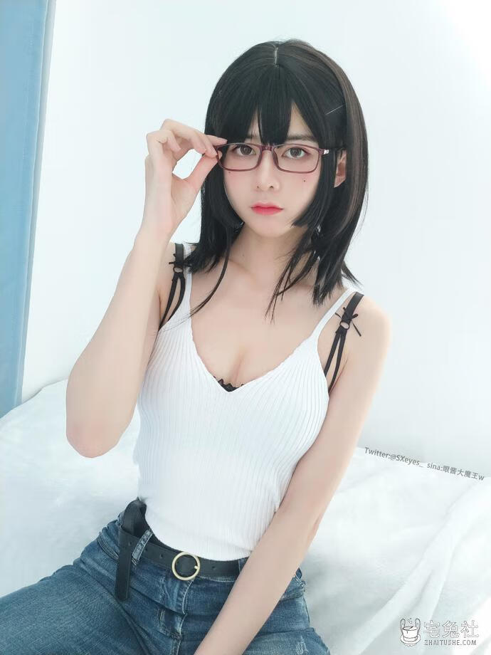 眼酱大魔王w全套cos图片合集 探索眼镜带来的次元魅力