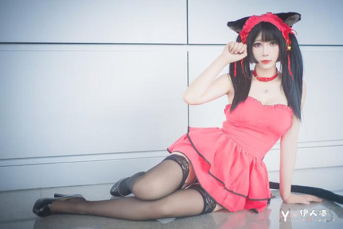 曾经的斗鱼王牌小酥酱 一位能歌善舞的御姐妹子