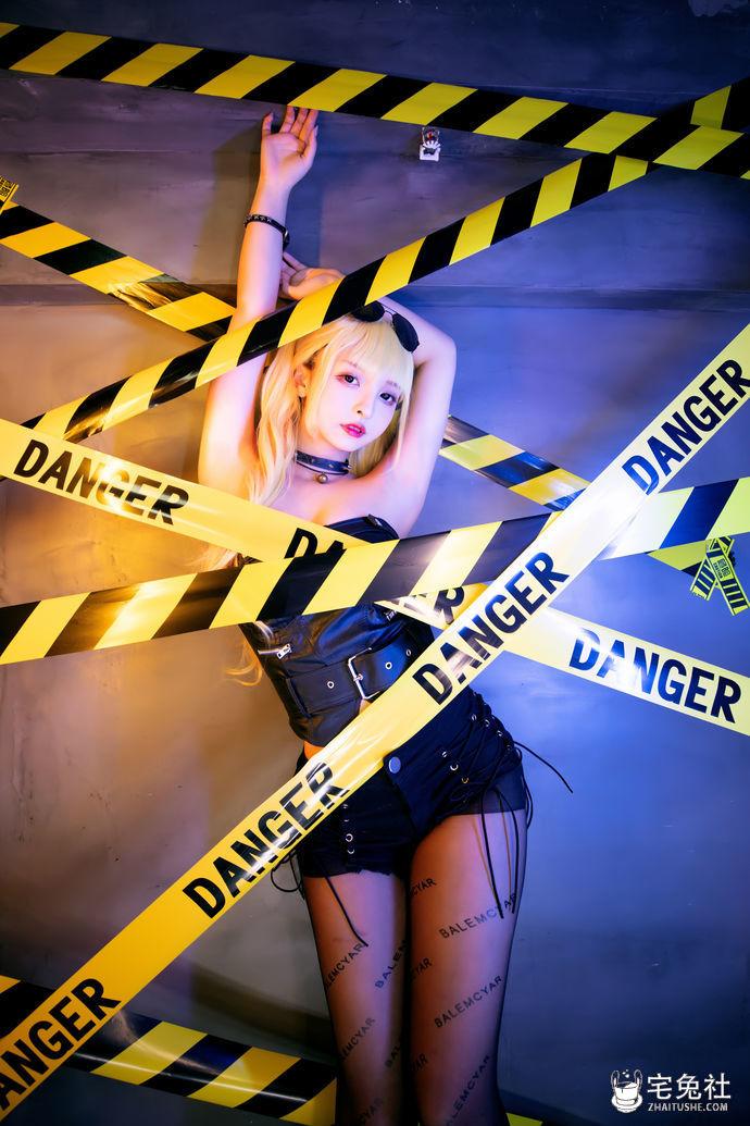 斗鱼主播神楽坂真冬胶袜作品 居然让粉丝直接上手而欲罢不能