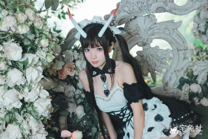 花柒Hana cosplay作品025 能代女仆 (1) 宅兔社.jpg 傲娇蠢萌花柒Hana怎么了?柴郡旗袍诠释东西方文化的碰撞