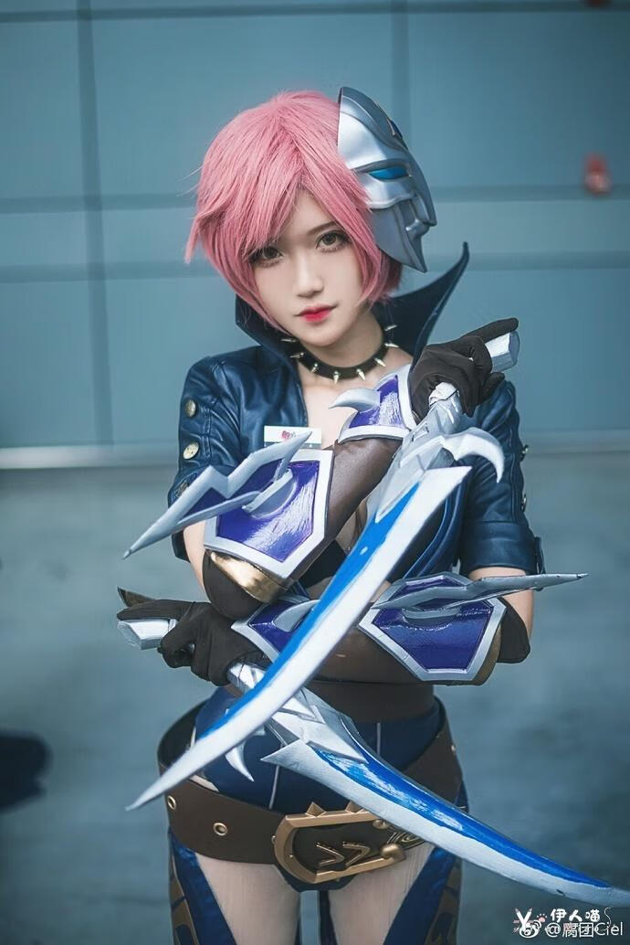 腐团儿 cosplay作品027 王者荣耀 荆轲 伊人喵.jpg 腐团儿Ikaros经典战术后退竟然治好了PPD的腰伤 简直就是医学奇迹