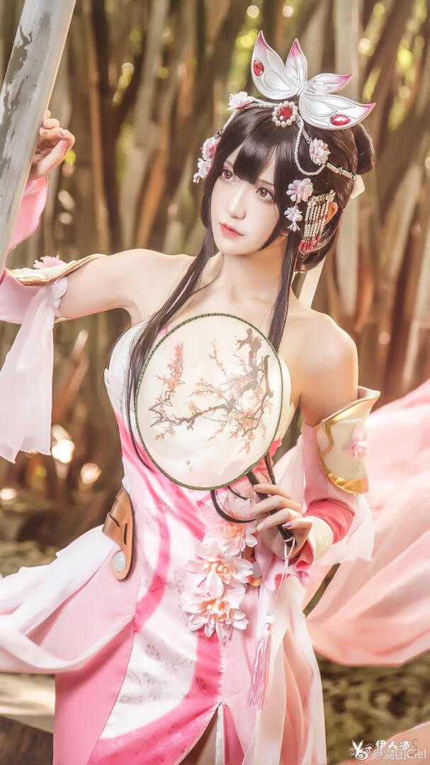 腐团儿 cosplay作品028 王者荣耀 甄姬 伊人喵.jpg 腐团儿Ikaros经典战术后退竟然治好了PPD的腰伤 简直就是医学奇迹