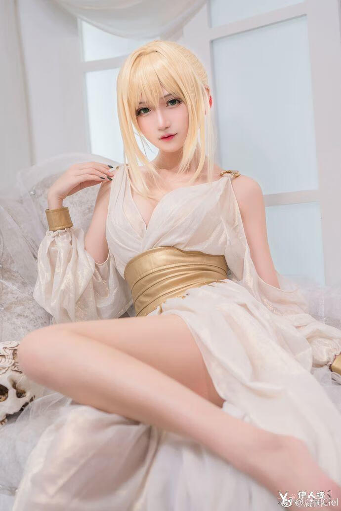 腐团儿 cosplay作品029 Fate∕EXTELLA 尼禄·克劳狄乌斯 余的奏者 (2) 伊人喵.jpg 腐团儿Ikaros经典战术后退竟然治好了PPD的腰伤 简直就是医学奇迹
