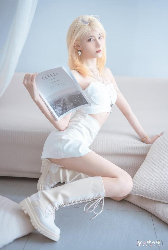 南桃Momoko cosplay作品075 白色制服 伊人喵.jpg 南桃momoko全部图集 高冷美艳的逗比博主很会放福利