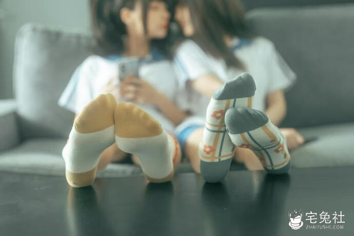 创可贴双壁妹子！桃良阿宅和蠢沫沫同桌的你再次刷新快乐的上线！