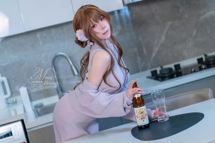 咬一口兔娘(Yiko湿润兔) – 2026年1月作品 在丈夫身边[112P3V-3.43G]