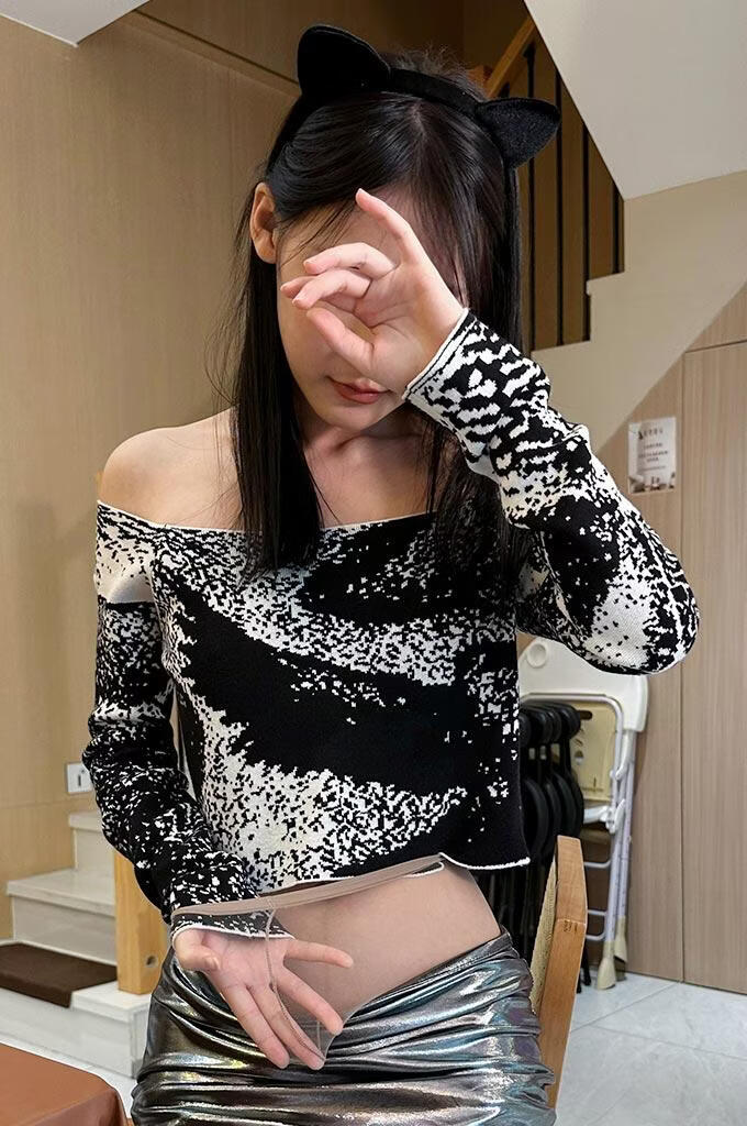 猫系辣妹的肉色丝袜