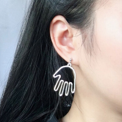 

New Cute Fashion Style Simple Metal Alloy Palm Hollow Finger Drop Earrings Fashion wholesale