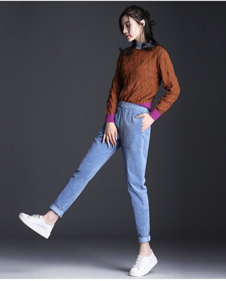 

The 2018 autumnwinter new harem trousers are high-waisted&the Korean version is fitted with corduroy nine points