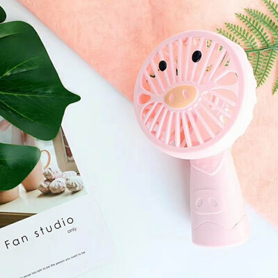 

2018 summer new super wind USB hand holding cartoon fan multicolor hand Yiwu factory direct sales
