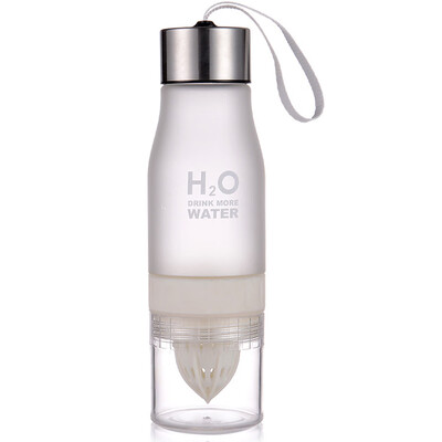 

Colorful Frosted Plastic Fruit Cup Portable Manual Fruit Juice Cups 650ml Water Bottle Vitamin Supplements Sports Jug